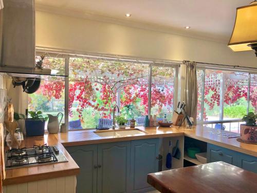 Kilátás, Belkampar Retreat - Authentic Farm Style Home - Perfect For Families and Large Groups! in Bonnie Doon