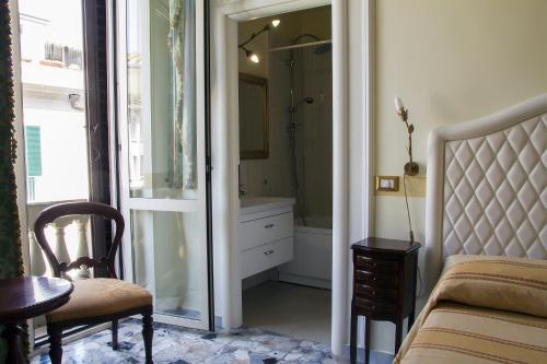 B&B Art Suite Santa Brigida - Tap to explore photos