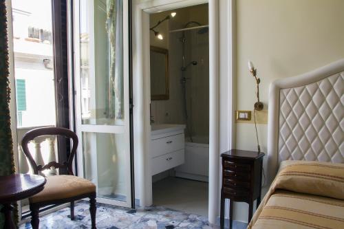 B&B Art Suite Santa Brigida Set in a prime location of Naples, B&B Suite Galleria Umberto puts everything the city has to offer just outside your doorstep. The property features a wide range of facilities to make your stay a ple