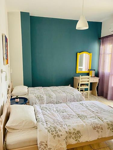2 twin beds