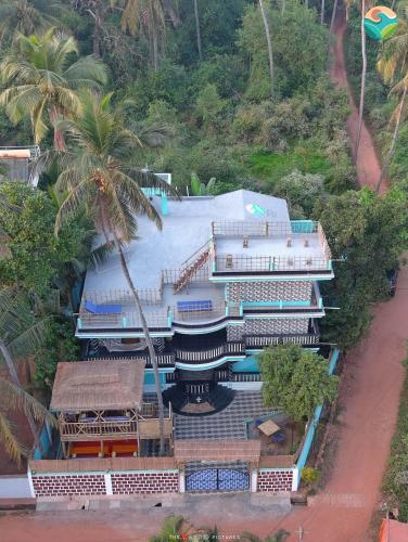 Tropical Wave Hostel Morjim