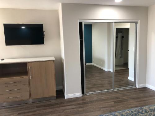 Cali Inn in Carson, USA