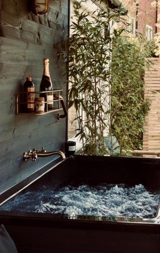 A szálláshely kívülről, Ashford House 2 bedroom Apartment 'outdoor bathing tub' in Robin Hood Öböl