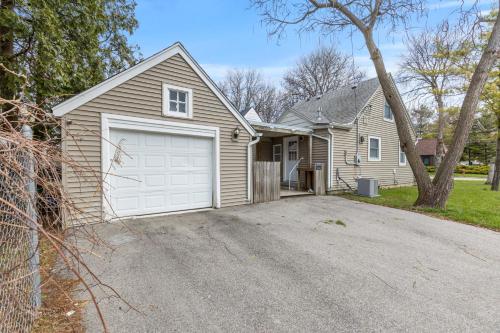 Perfect Location Walk to MSU Campus High End Mattresses Fast Wi-Fi Perfect Location Walk to MSU Campus High End Mattresses Fast Wi-Fi