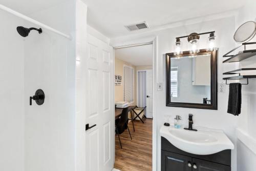 Perfect Location Walk to MSU Campus High End Mattresses Fast Wi-Fi Perfect Location Walk to MSU Campus High End Mattresses Fast Wi-Fi