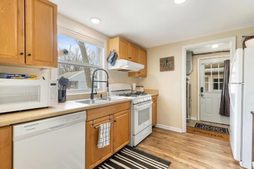 Perfect Location Walk to MSU Campus High End Mattresses Fast Wi-Fi Perfect Location Walk to MSU Campus High End Mattresses Fast Wi-Fi