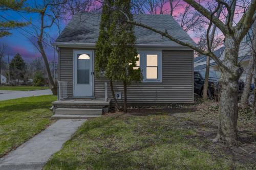 Perfect Location Walk to MSU Campus High End Mattresses Fast Wi-Fi Perfect Location Walk to MSU Campus High End Mattresses Fast Wi-Fi