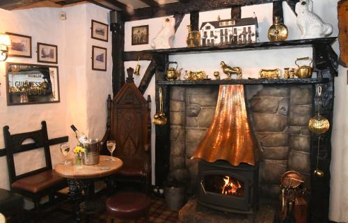352730953 The Black Boy Inn