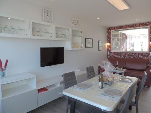 ESPLANADE FRONT DE MER 109 1er Etage Lit fait wifi Taxe de Sejour incluse in Le Treport