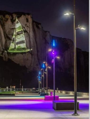 ESPLANADE FRONT DE MER 109 1er Etage Lit fait wifi Taxe de Sejour incluse in Le Treport