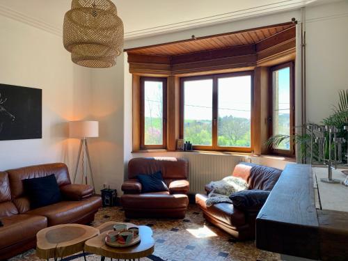 Gezellige villa met houtkachel, sauna en zonnige tuin in Doisče