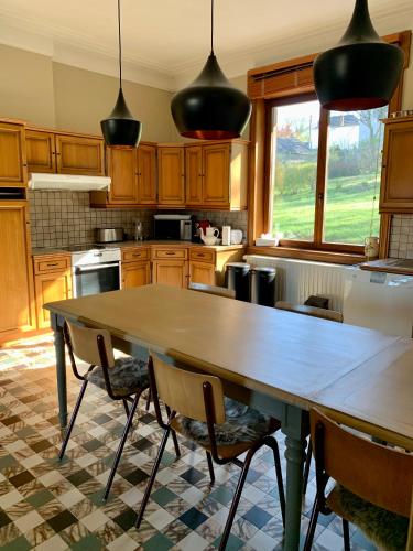Iekārtas, Gezellige villa met houtkachel, sauna en zonnige tuin in Doisče