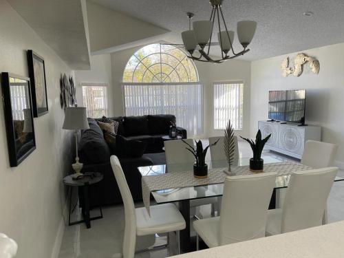 Grand Luxury 3BR Penthouse near Disney Parks in Kissimmee, USA