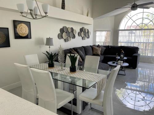 Grand Luxury Condo Penthouse near Disney & Universal - image 3