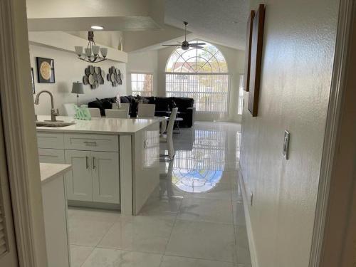Grand Luxury Condo Penthouse near Disney & Universal - image 14