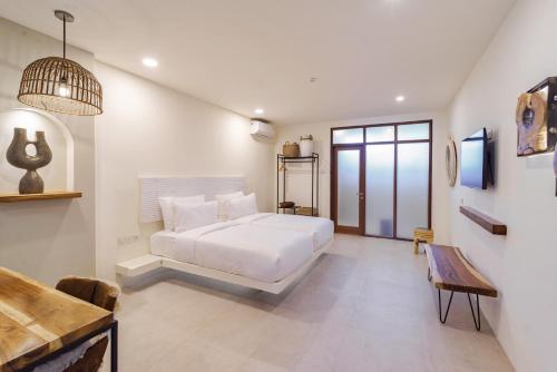 352762633 El Tropico Boutique Hotel
