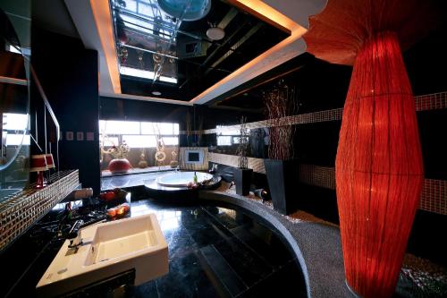 Bathroom, Fongchih Motel in Dali District