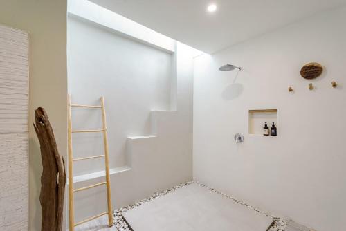 352772923 El Tropico Boutique Hotel