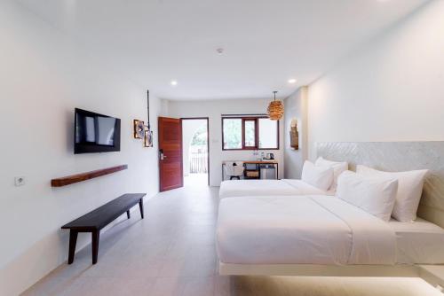352777107 El Tropico Boutique Hotel