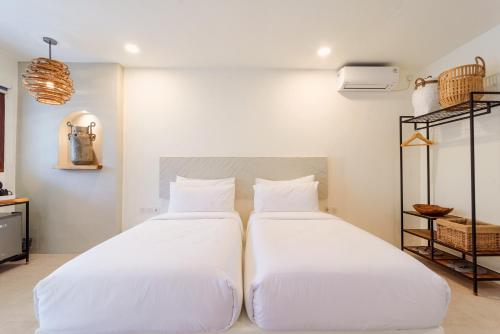 352777113 El Tropico Boutique Hotel