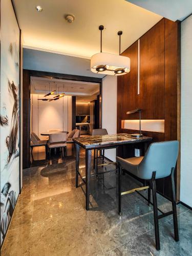 352778413 Kempinski Residences Guangzhou - Free shuttle between hotel and Exhibition Center during Canton Fair & Exhibitor registration Counter