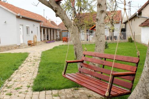 Julia Apartman in Pacsér