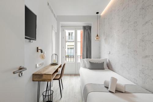 Single room, deluxe, balcony