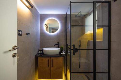 Live Like a Local in a Stylish Home! - main image
