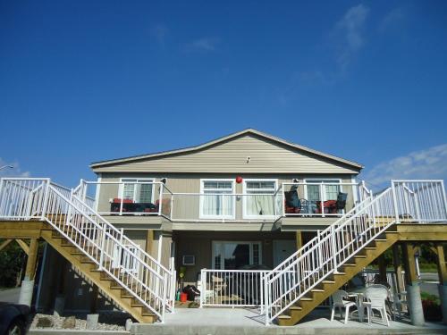 Bayside Inn & Waterfront Suites - Photo 1 of 78