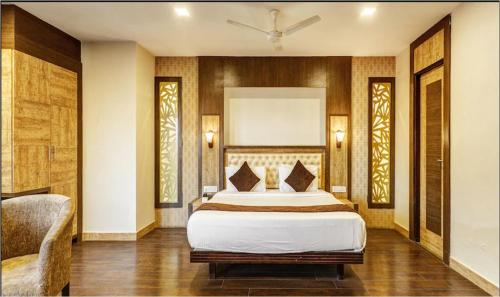 Hotel Rajwara Palace - Tap to explore photos