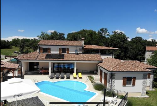 4 bedrooms villa with private pool enclosed garden and wifi at Zminj