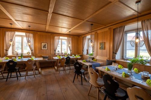Restorāns, LANDHOTEL ALTE ZOLLSTATION- Historical Building in Pittenhart
