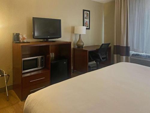Comfort Inn & Suites Phoenix North / Deer Valley