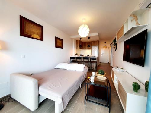 One-Bedroom Apartment image 8