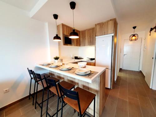 One-Bedroom Apartment image 4