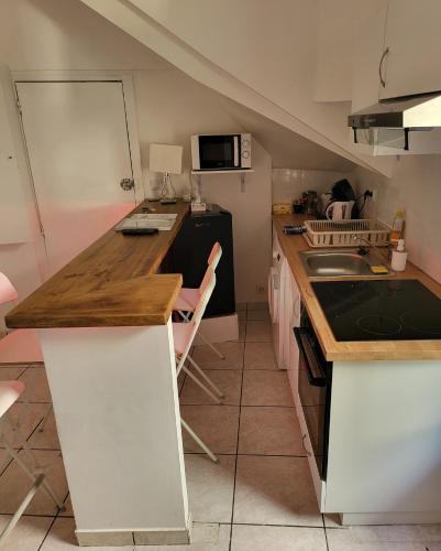 Kitchen, Paris Malakoff Garden Apartments in Malakoff