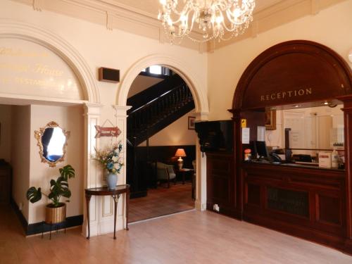 Фойє, Morangie Hotel Tain in Тейн