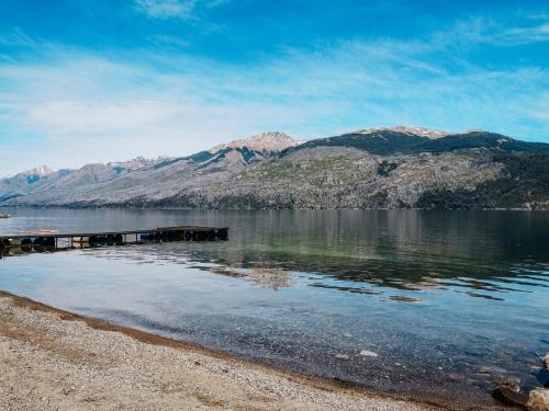 Cabaña en la costa del Lago Futalaufquen - Parque Nacional Los Alerces (Cabana en la costa del Lago Futalaufquen - Parque Nacional Los Alerces) in 佐利拉