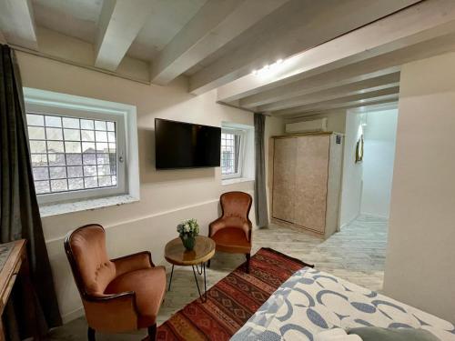 Double Room with Private Bathroom image 7