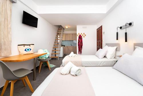 Marina's Studios - image 11