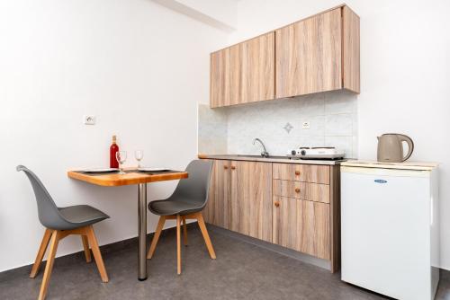 Marina's Studios - image 8