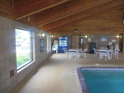 AmericInn by Wyndham Worthington - image 5