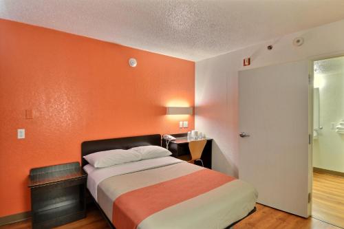 Motel 6-Tewksbury, MA - Boston