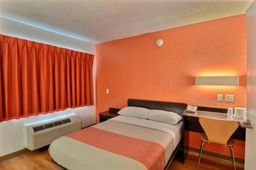 Motel 6-Tewksbury, MA - Boston