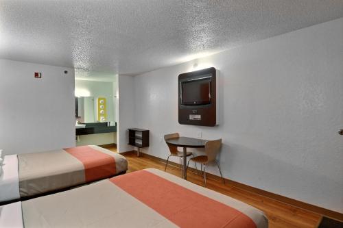 Motel 6-Tewksbury, MA - Boston