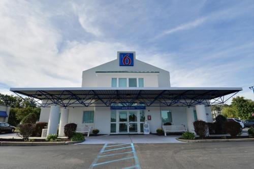 Motel 6-Tewksbury, MA - Boston