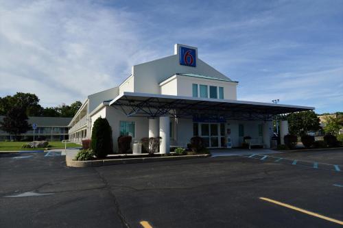 Motel 6-Tewksbury, MA - Boston