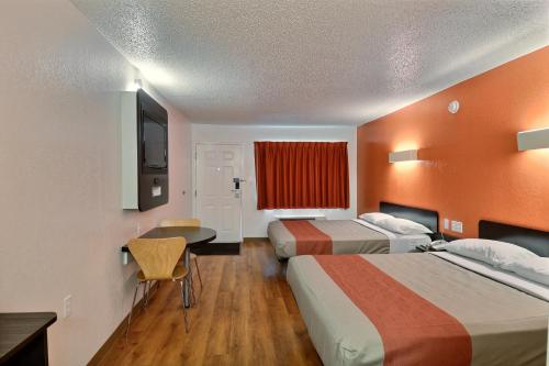 Motel 6-Tewksbury, MA - Boston