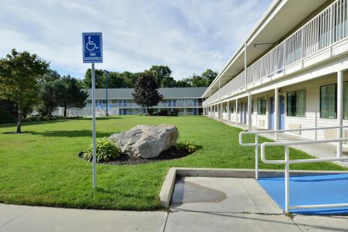 Motel 6-Tewksbury, MA - Boston