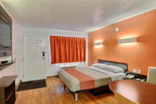 Motel 6-Tewksbury, MA - Boston